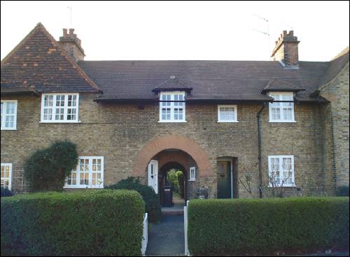 11-13  Asmuns Place